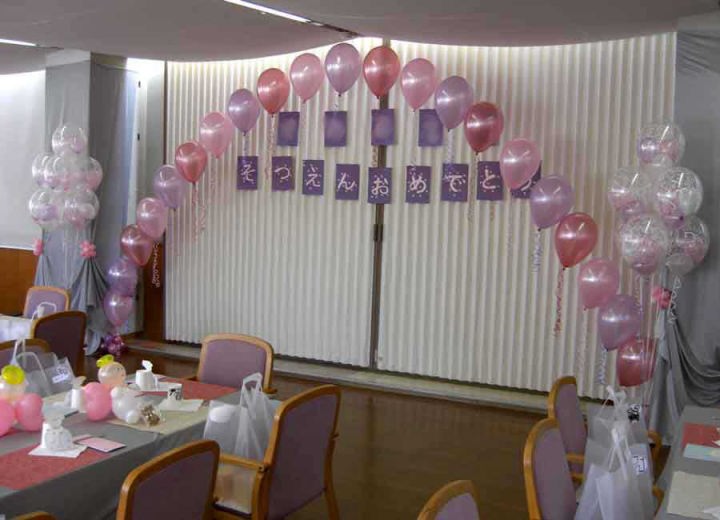 お祝いのプレゼントやデコレーションなどに！フワフワ浮くタイプのバルーンギフトです。バルーンアート ふうせん工房誕生日・発表会などのお祝いバルーン他