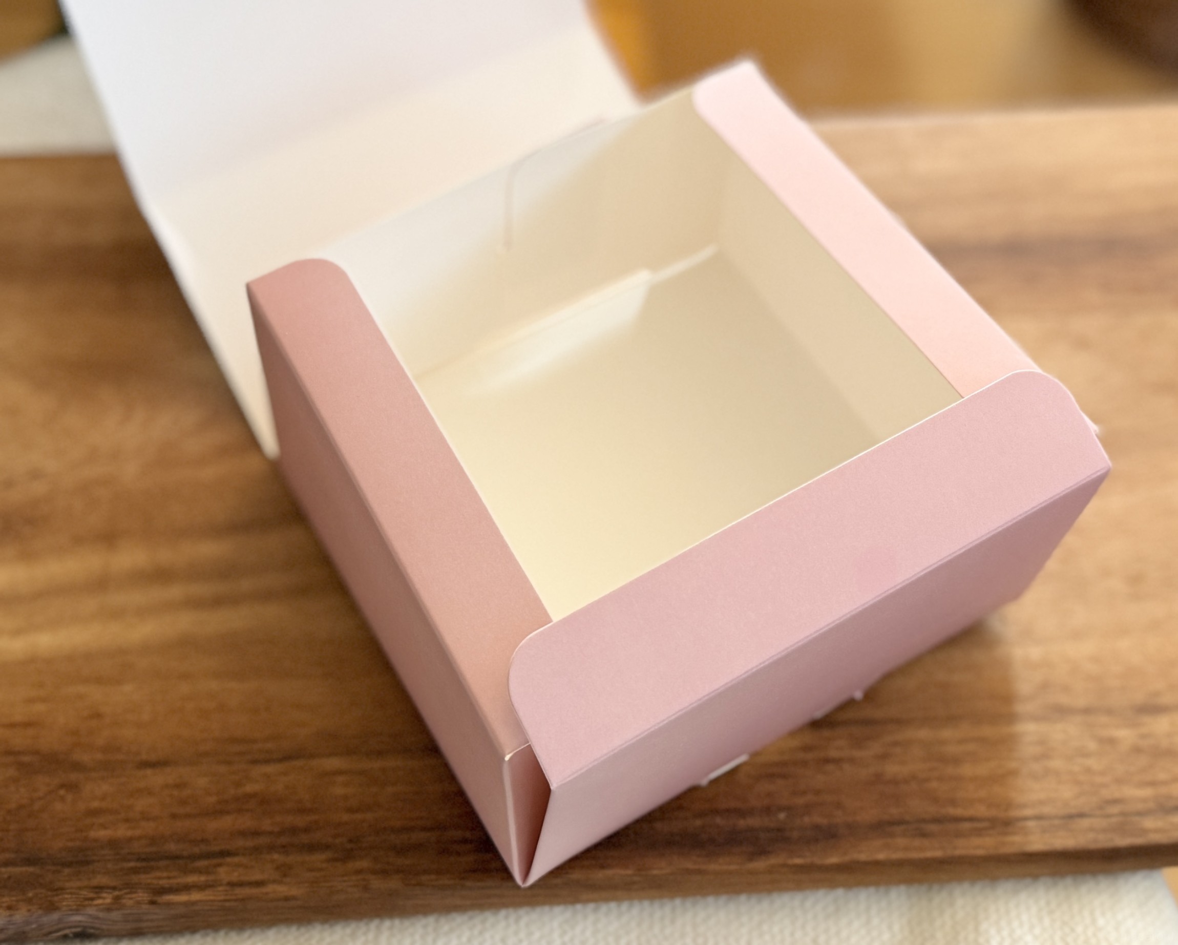 バレンタインに♪ 100均で買える「箱」のラッピング10選 ダイソー・セリア2ページ目- macaroni