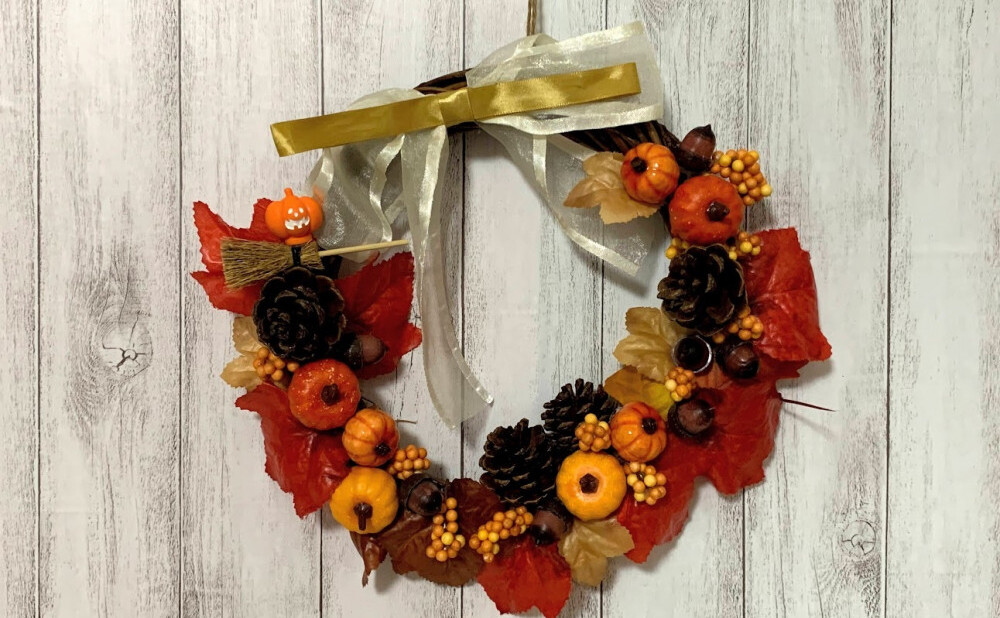 ハロウィンのリースは全部100均で 昨年のリースをリペア。 昨年に続きダイソーとセリアのパーツのみで製作🙌ハロウィンリースも100均で製作ハロウィンリースハロウィン飾りハロウィンリース手作りハロウィンインテリアハロウィン2021gログbessのふだん