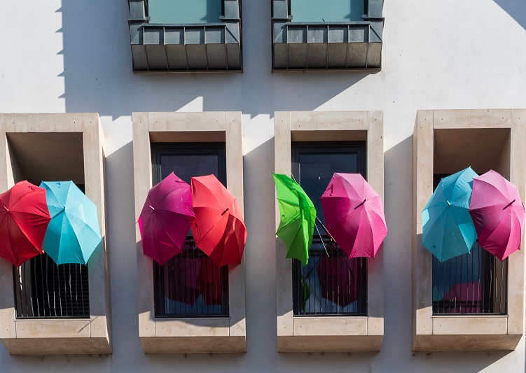 フォトジェニックな絶景！アゲダの傘祭り ポルトガル– VOYAGE -世界見聞録