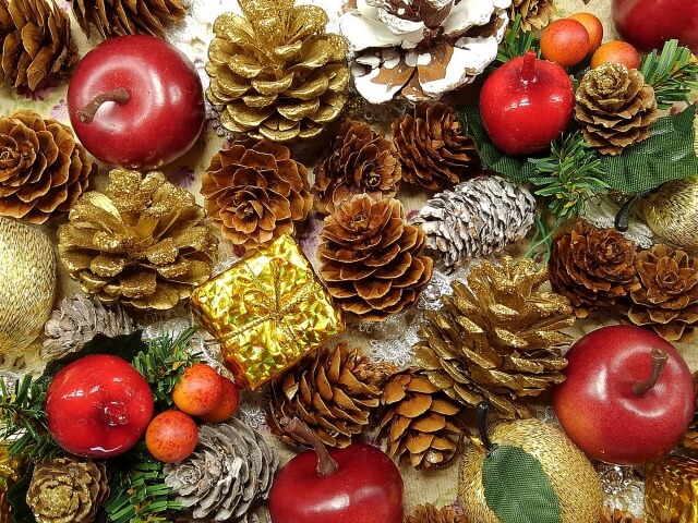 クリスマスカラーの意味と由来！赤・緑・白・金にこめる願いとは