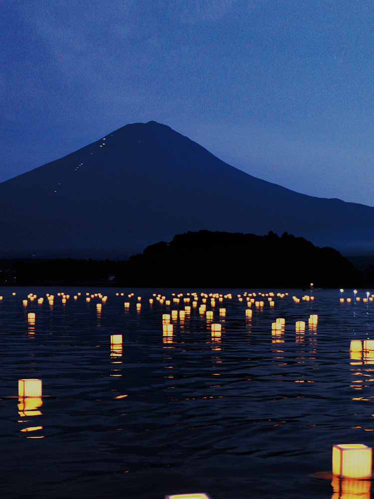 行った気になれる嵐山灯籠流しムービー集、風情のある幽玄の世界を追体験 - GIGAZINE