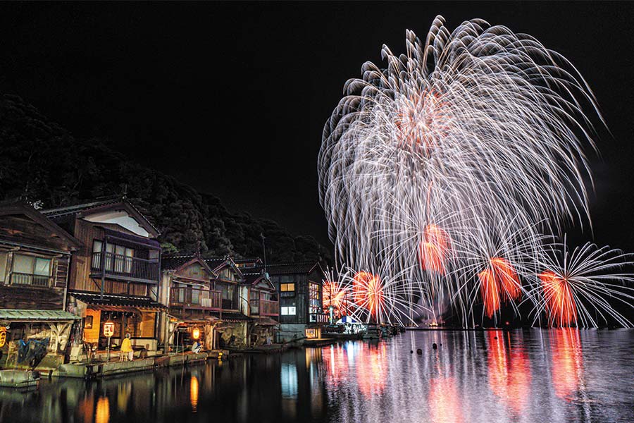 伊根花火 〜海と舟屋と花火が織り成す幻想世界〜 - KYOTO SIDE キョウトサイド