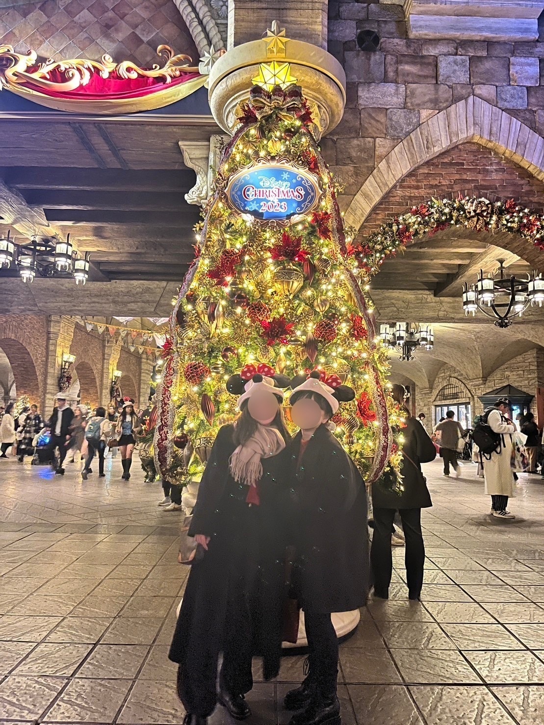 ディズニークリスマスコーデ: お揃いで楽しむ秋冬のスタイル