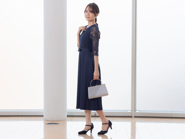 靴や髪型で見違える♡お呼ばれ向きネイビードレスについて徹底解説！ARINEアリネ