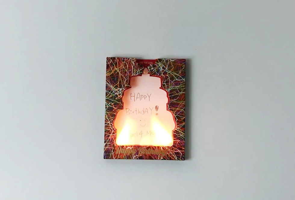 4歳の誕生日のテキストタイポグラフィーパーティクル花火の爆発は夜空の背景に火花。グリーティングカード，バースデーカード，招待状，お祝い，パーティー，休日，願い事お祝い。3Dイラスト