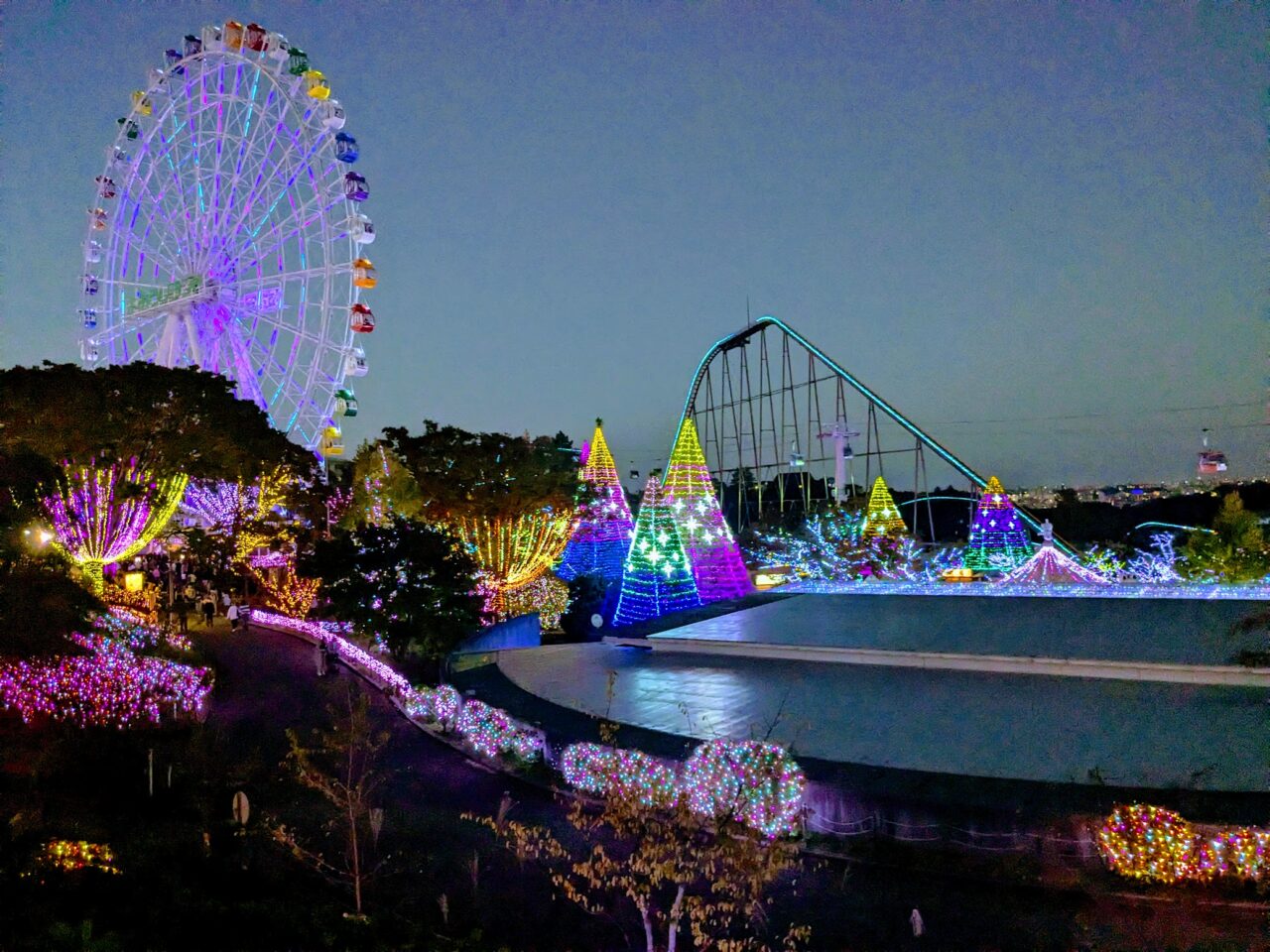 宝石カラーに輝く「よみうりランド ジュエルミネーション」！海をイメージした新色イルミネーションも登場 - OZmall