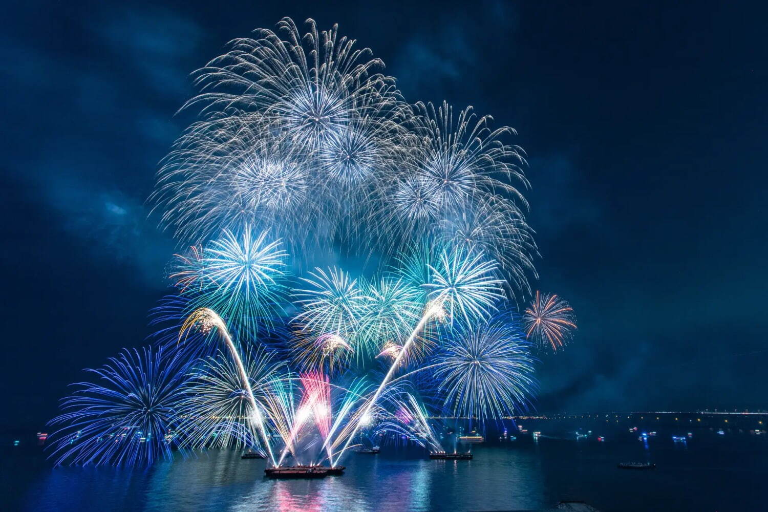 静岡県沼津市 強風のため中止になったカウントダウン花火が本日8月10日 月祝 20時から打ち上げられます！号外NET 富士市・富士宮市