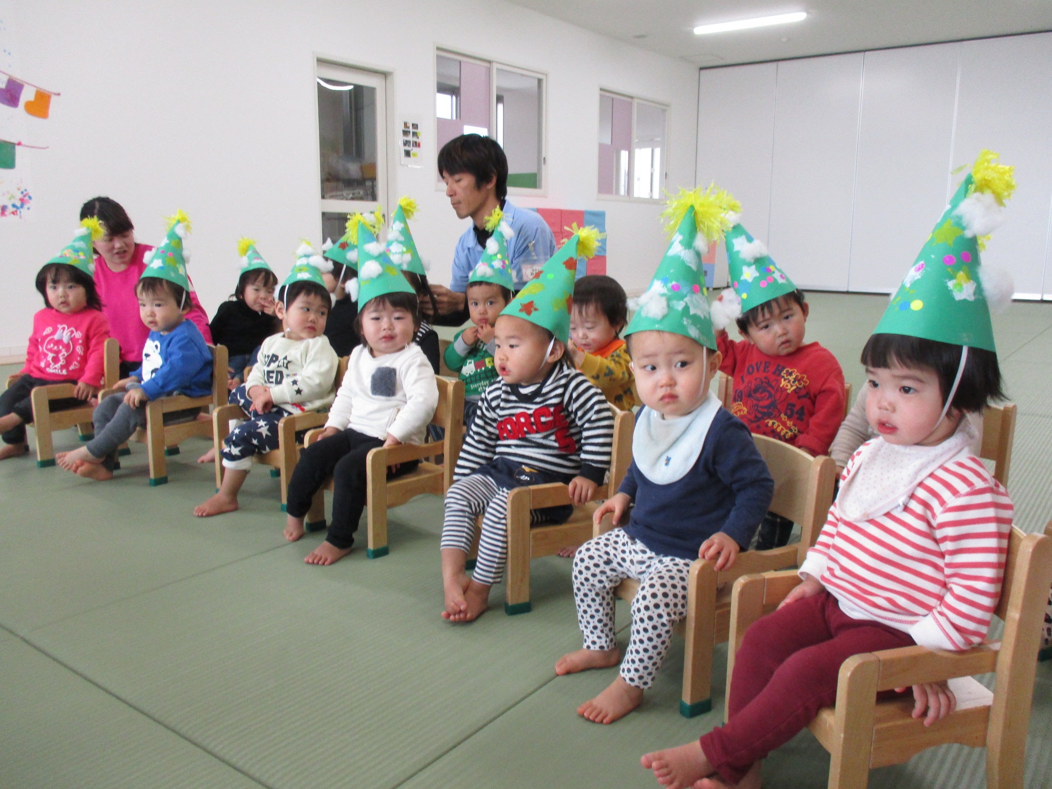 クリスマス製作：帽子にもなるクリスマスツリ