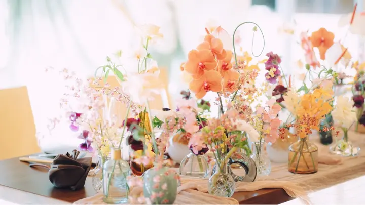 結婚式会場を彩る装花とは？役割や種類について胡蝶蘭・スタンド花のプレミアガーデン