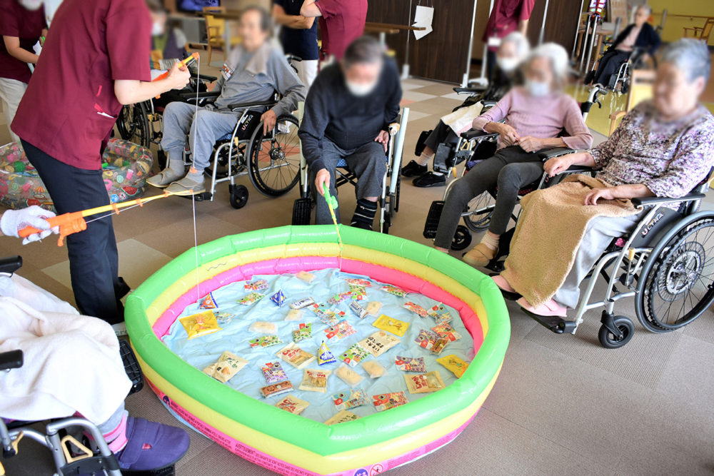 ２月１９日 日🎂誕生日会 レクリエーション株式会社ふれあいケアサービスHD公式サイト「ふれあいケア」でおなじみの北海道のグループホーム・高齢者住宅・老人ホーム