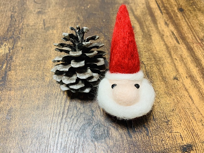 おしゃれなクリスマスツリーのイラストえんぴつと画用紙