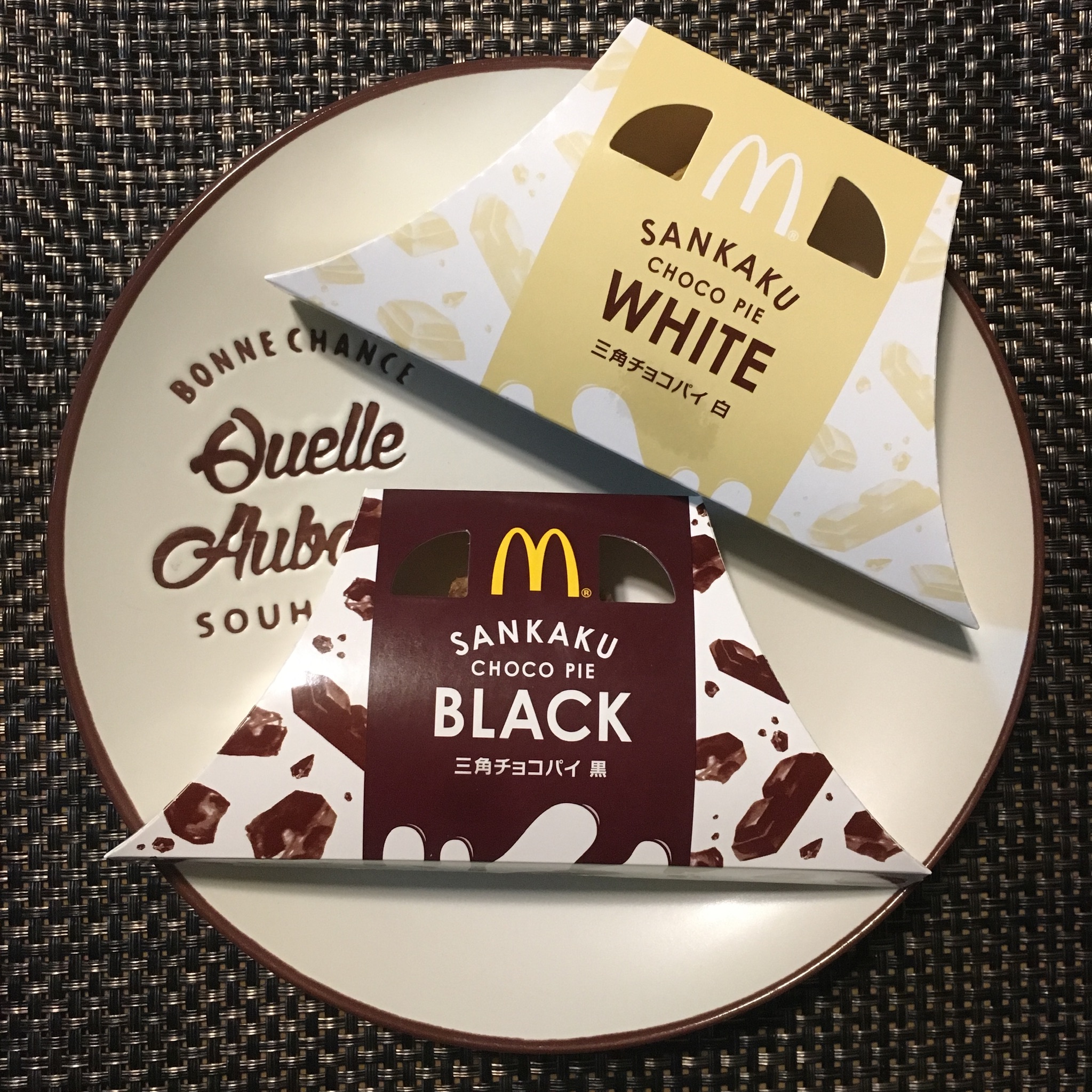 秋の味覚を使ったザクザク・サクサク食感のあったかスイーツ！マクドナルド「三角チョコパイ おいもとキャラメル」