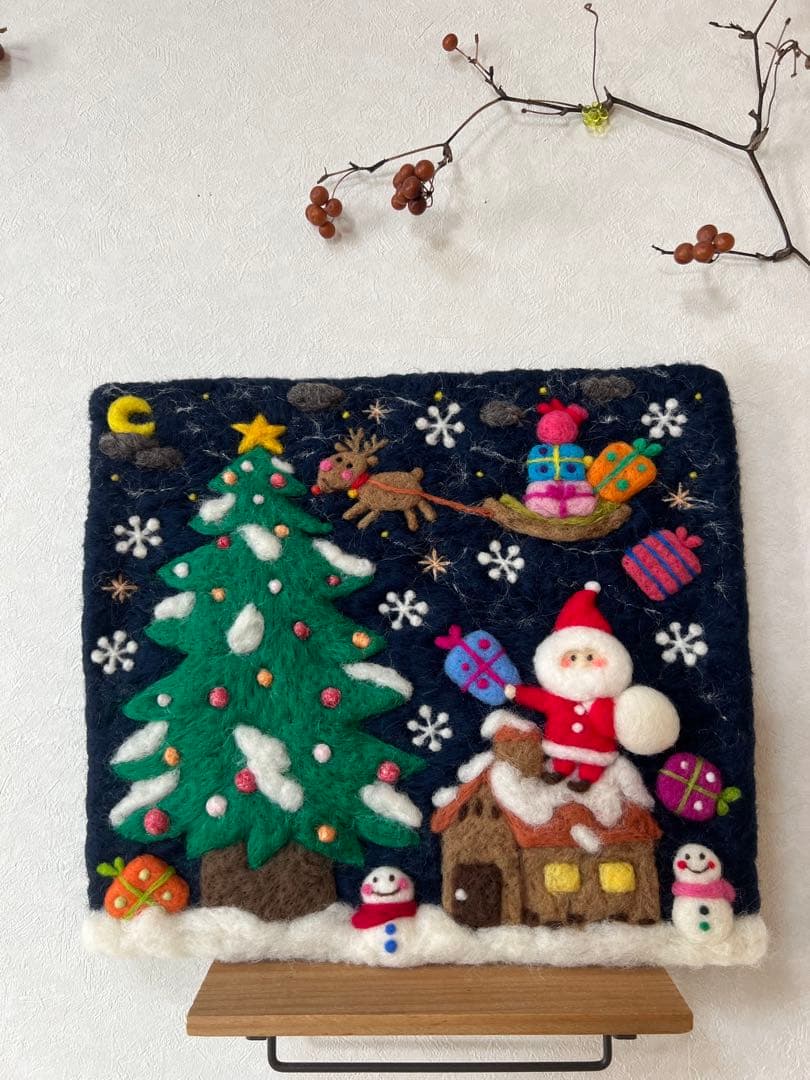 東京ディズニーシーから「クリスマスツリーのタペストリー」が登場！ ダッフィーフレンズが飾ることも可能Pouch ポーチ