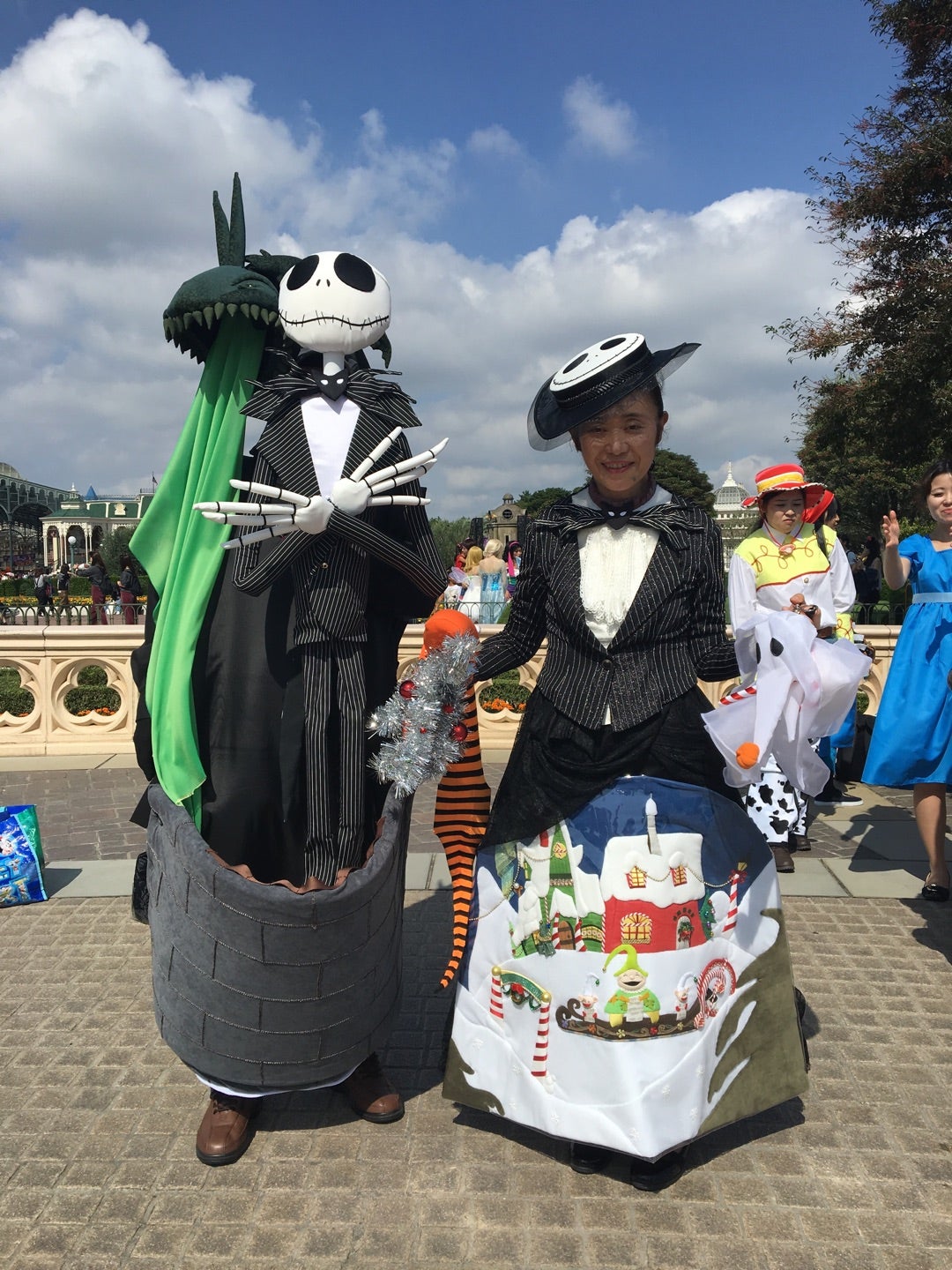 WDW 50周年 フロリダ ミッキー dハロ 衣装 仮装 ハモカラ 1日中路上に座り込んでても楽しいのがdハロ😂💓 dハロdハロ仮装dハロ2024ディズニー仮装ディズニーハロウィンdisneyhalloweentokyodisneylandハモカラintothefrenzyシンデレラ仮装cinderella