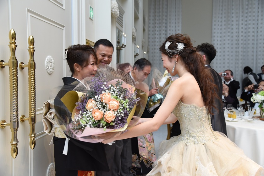 花束の代わりに花時計を贈ろう！生花よりも嬉しくなれるポイント3つアツメル結婚式レシピ 買える結婚式アイテム WeddingMart ウェディングマート