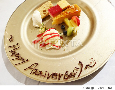 Amazon.co.jp: ケーキトッパー Happy Wedding 結婚式 ハート型 セット メッセージプレート おしゃれ ウッド ウェディングケーキブライダル 新郎 新婦 花嫁 飾り デコレーション 撮影 小物 お祝いアンティークホワイト: ホーム＆キッチン