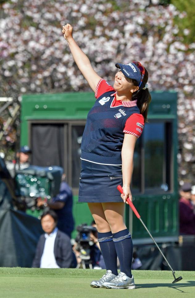 CAT Ladies 2025＞ラウンドする桜井心那 左 とキャディーの吉田弓美子 撮影・会津 智海- スポニチ Sponichi Annexスポーツ