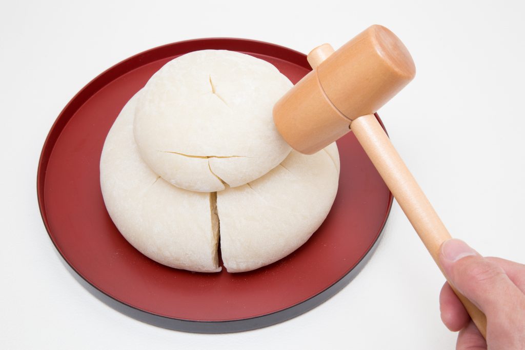 鏡餅 を片づける鏡開きは1月11日。キッズマナーインストラクターが解説するその意味とやり方HugKum はぐくむ