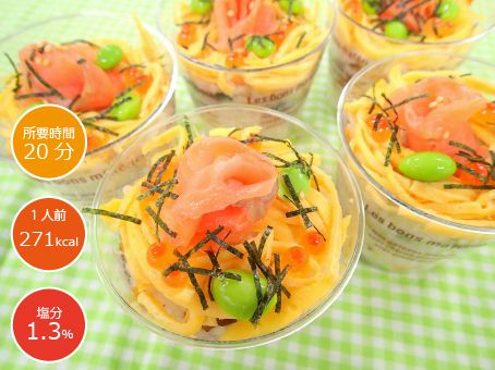 クリスマスパーティー🎄✨ ◾︎ 鱈と野菜のコンソメバター蒸し ◾︎ ヒレカツ ◾︎ 餃子の皮キッシュ ◾︎ リースマカロニサラダ ◾︎ポタージュスープ ◾︎ カップちらし寿司 ◾︎ 生ハムときゅうりとクリームチーズのくるくる ◾︎ リンゴとパインのフルーツポンチ