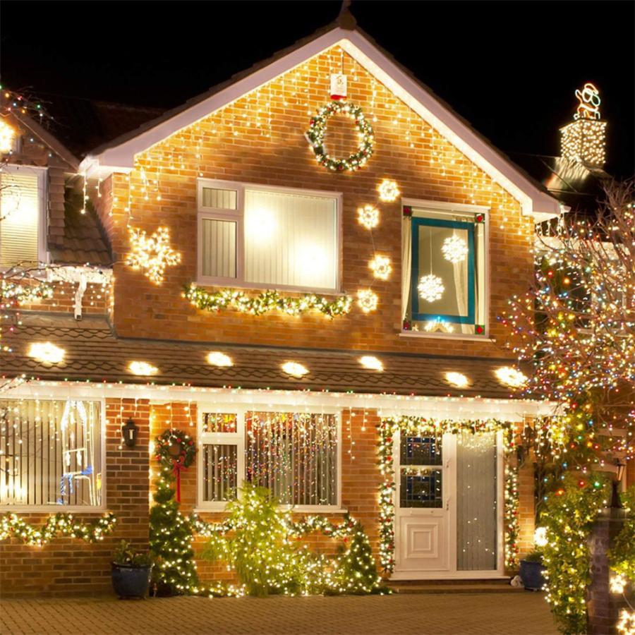 窓から見えるクリスマスイルミネーション - 商用利用可能な写真素材・イラスト素材ならストックフォトの定額制ペイレスイメージズ