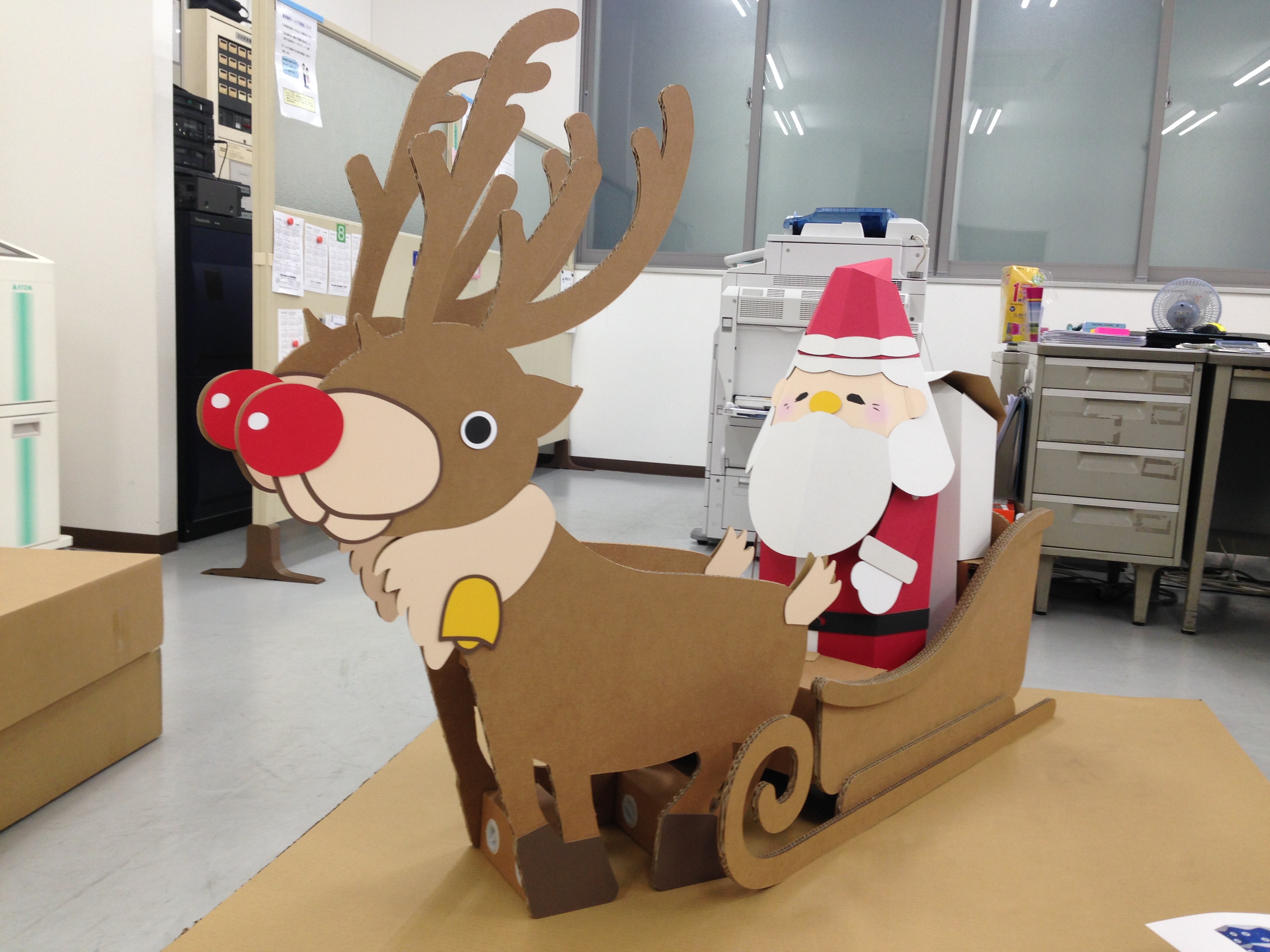 子供が乗れるサンタさんのソリ クリスマスイベント装飾演出・ディスプレイ用