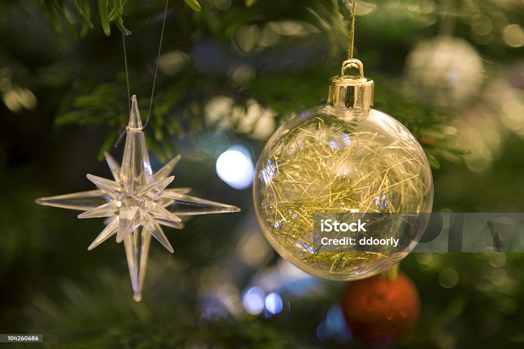 Amazon.co.jp: Valery Madelyn 大型ガラスクリスマスオーナメントセット、10ct ホワイトシルバー水銀吹き ガラスクリスマスツリーボールデコレーション、冬の森林 Xmas ハンギングティアドロップフィニアル装飾 : おもちゃ