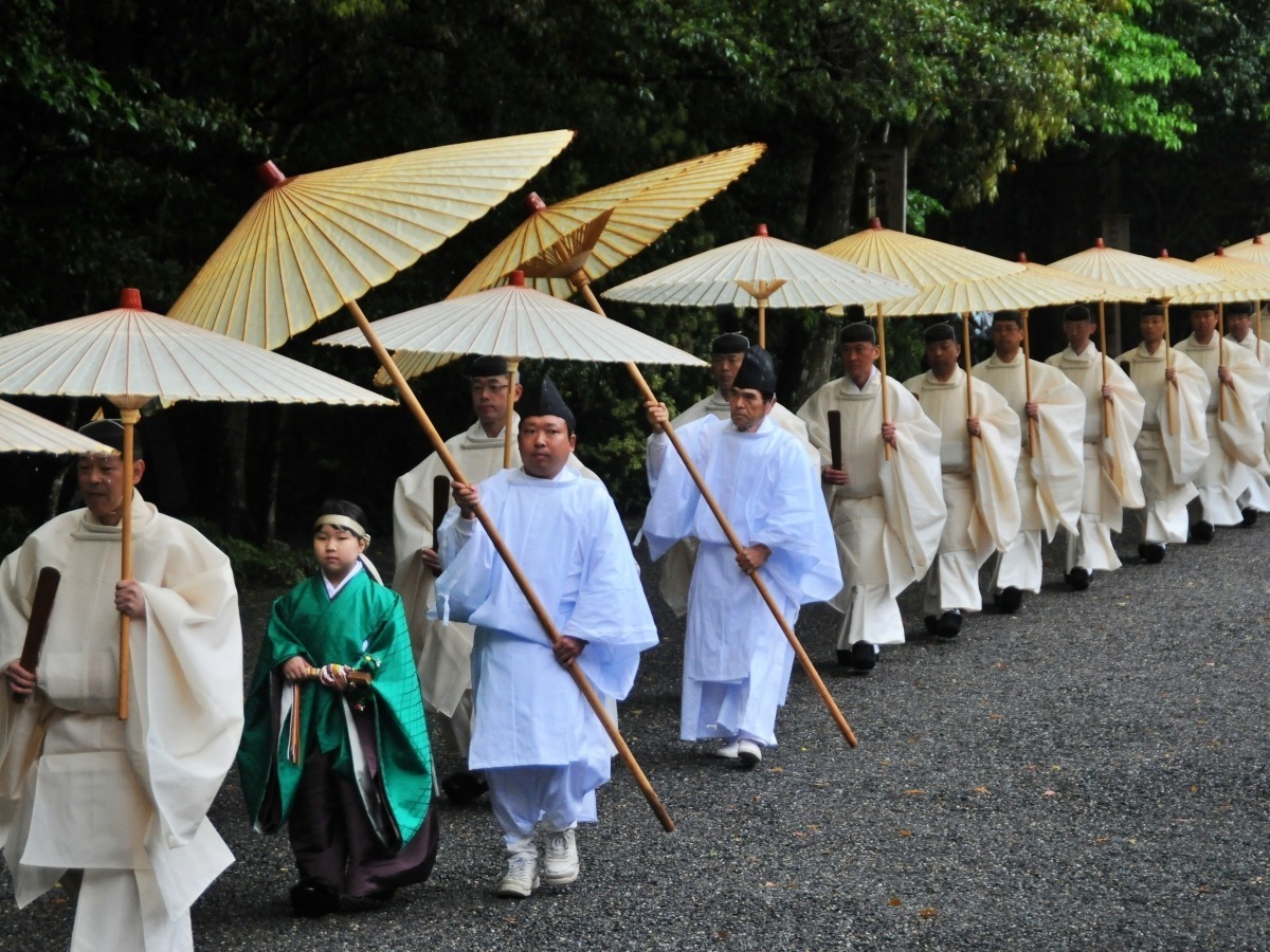 小西左文 画「山口祭祭場行事図」 図は嘉永2年 1849 式年遷宮 第54回 の豊受大神宮山口祭を描いたものです。 第63回神宮式年遷宮の始まりとなる 山口祭は来る5月2日に行われます。 山口祭は天皇陛下が御治定になられた日時に執り行われます。 豊受大神宮 外宮令和7