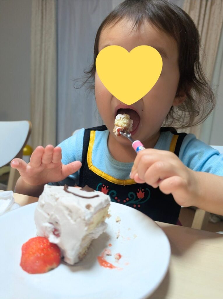 生クリームたっぷり！ 2歳の娘のために作ったアンパンマンのケーキに「かわいい」「傑作」の声 1 3ねとらぼ