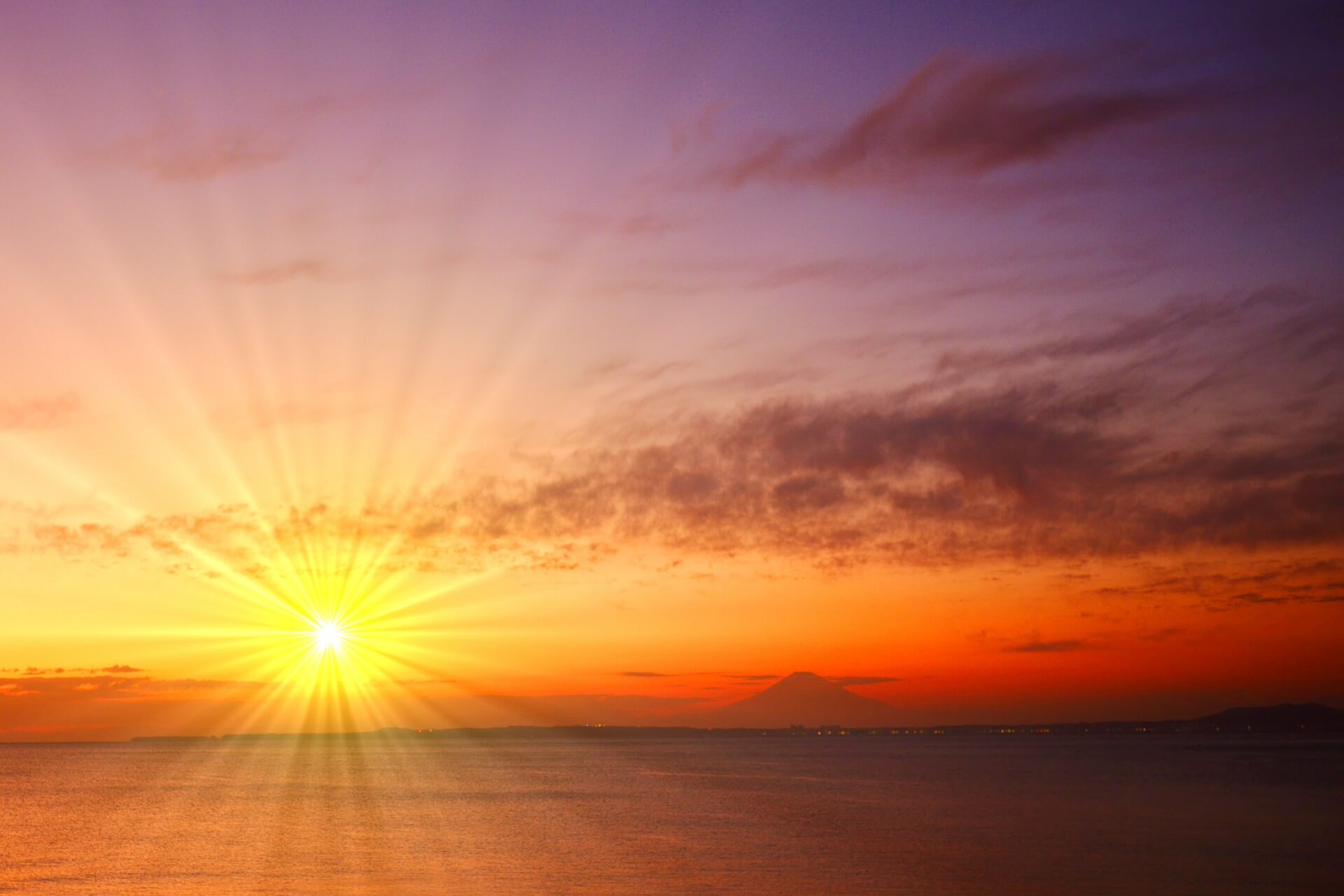 ブログ記事無料アイキャッチ画像：神磯の鳥居と日の出４素材スマホ