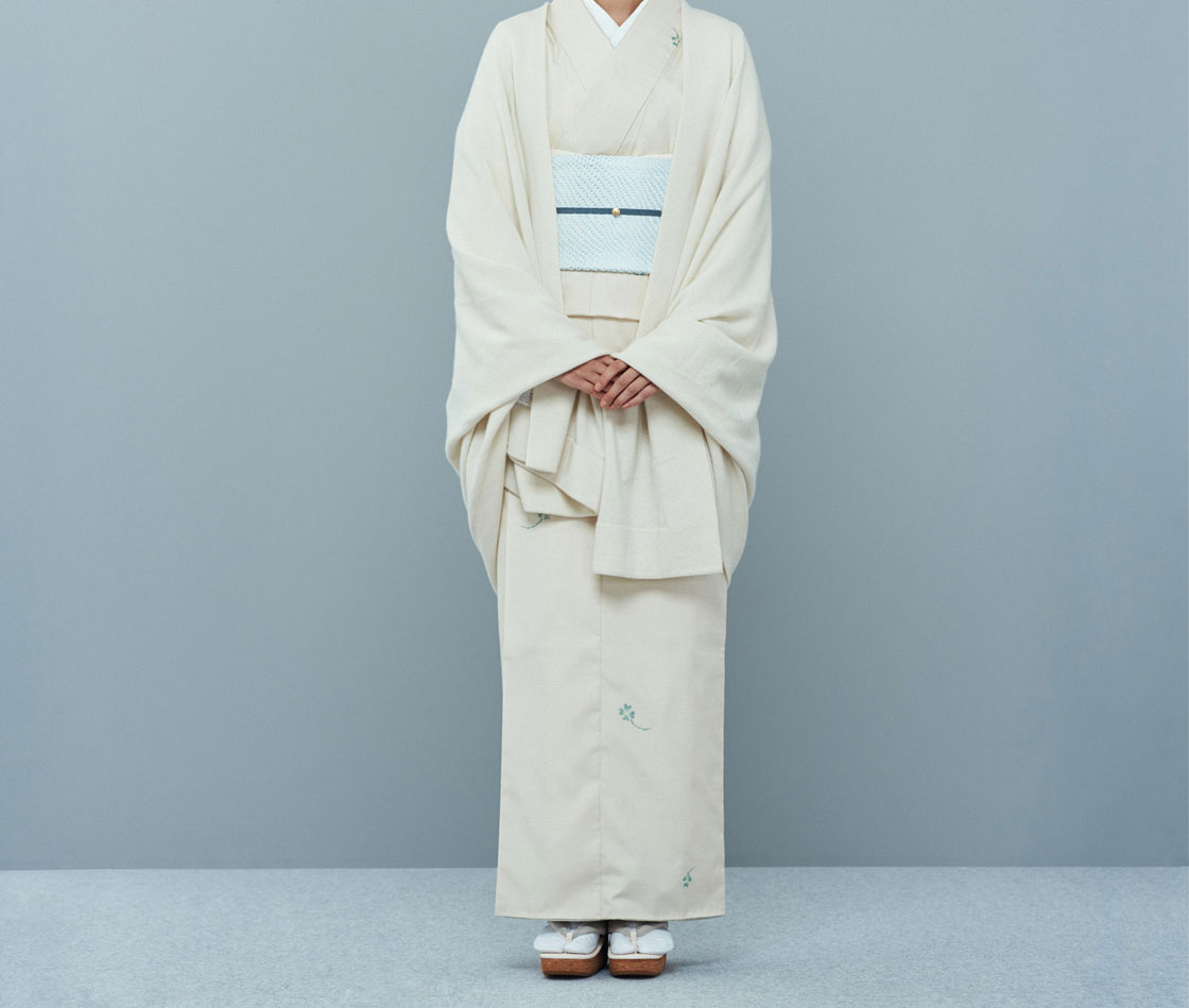 お正月徳山配信で着た着物👘 今年は緑の着物に何柄と言ったらいいのか変わった柄の帯を選んでみました😊 着付けは何とか形にはなったけど何だかなー母に写真見せるとやっぱりなんやかんやと言われました🥹笑 まだまだ練習必要ですね正月着物着物女子着物