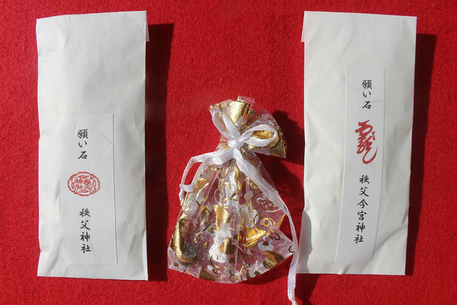 三峯神社ちどり屋さんにてお取扱中！ 埼玉県秩父市の三峯神社参道にある『ちどりや』さんにて唯一無二のアクセサリーをお取り扱いして頂いています。これまでは違って、厳選した石の特徴を活かしたデザインで一点づつ丁寧にセッティングしています。 何故、わざわざ山奥