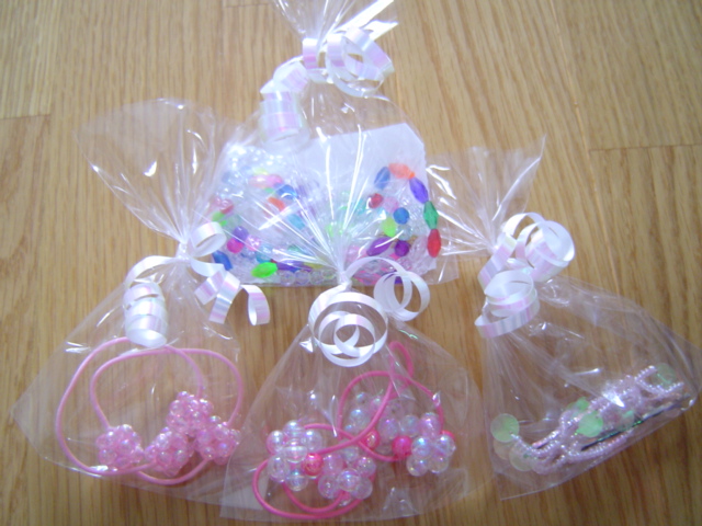 小さなハギレを一回縫うだけ! バザーにもオススメのかわいいアレが超簡単にできちゃいます♪ How to make a mini pouch withjust one stitch