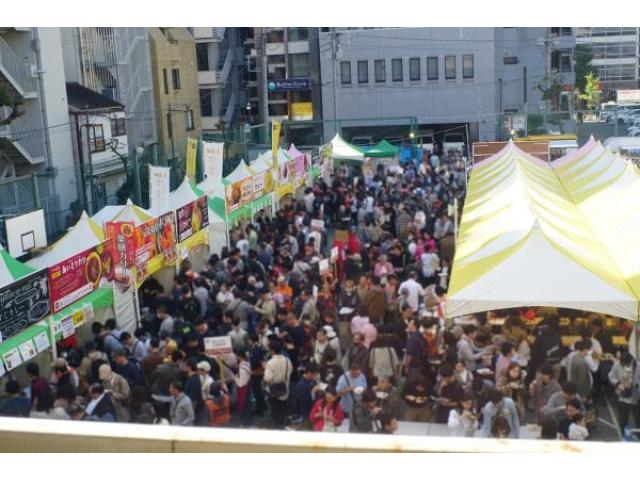 皇居千鳥ヶ淵 灯ろう流し 2025年2千個の灯ろうがお濠に揺らめく 千鳥ヶ淵で幻想的な夏の風物詩東京都千代田区いこーよとりっぷ