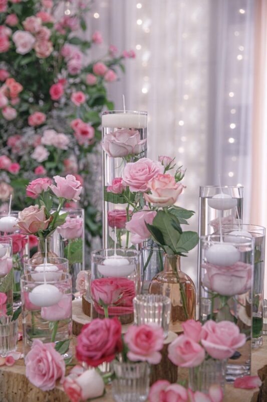 おしゃれなテーブル装花実例33選！コスパよく華やかに見せるアイデアも紹介結婚ラジオ結婚スタイルマガジン