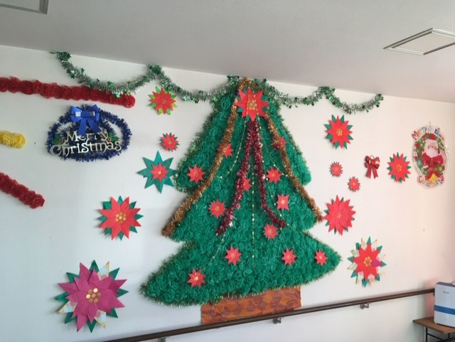 みんなで作る壁面「きらめくクリスマス」高齢者介護をサポートするレクリエーション情報誌『レクリエ』