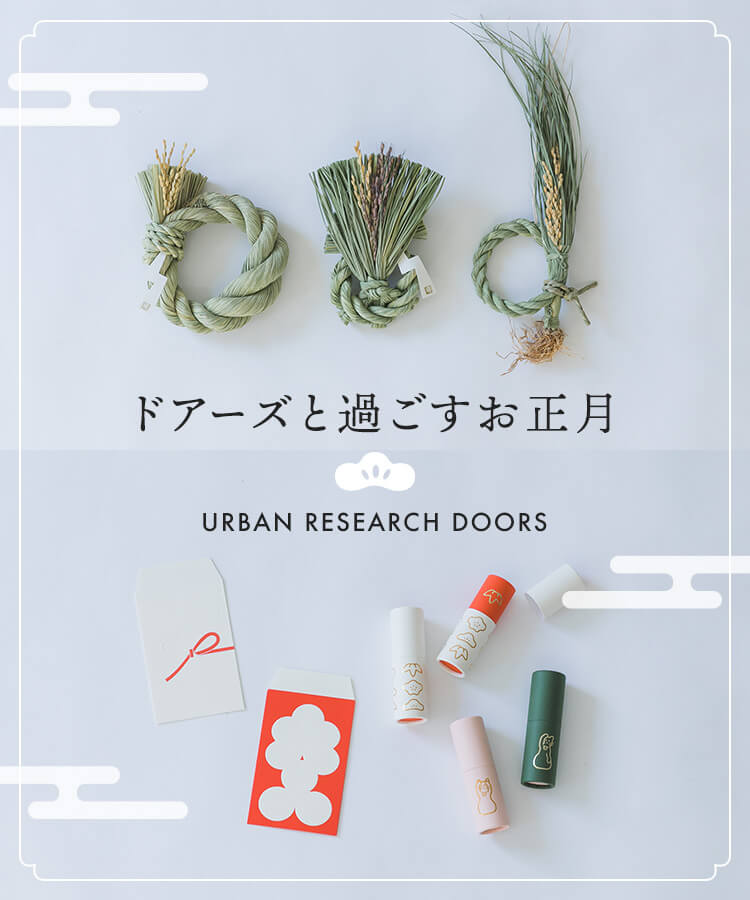 年賀状２０２５年無料テンプレート 正月デザイン年賀状わんパグ