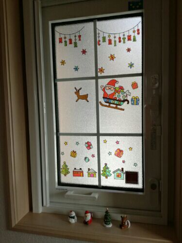 おすすめグッズ 賃貸でも大丈夫！場所を取らないクリスマスの飾り付けなら100均のウォールステッカー - ワーママのための子育て情報WEBマガジンkarafuru からふる