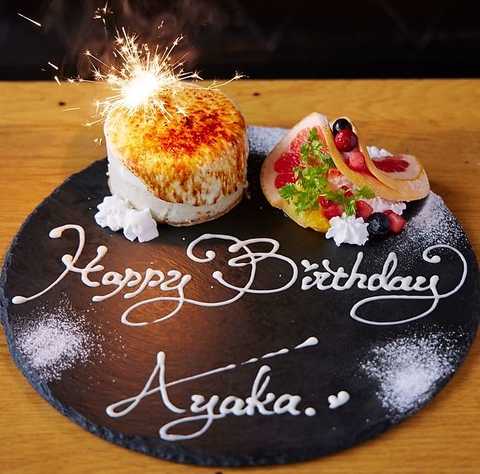 Caféデザート お祝いのサプライズ☆＜CAFE GARB Tokyo＞丸の内仲通りに建つモダンシックレストラン千代田区のおすすめグルメなら旅色