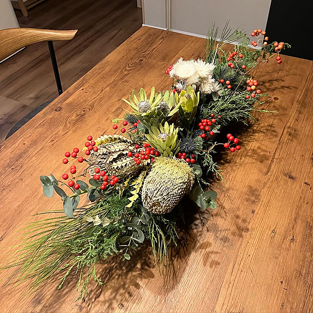 クリスマスカラーのオシャレなフラワーアレンジメント6,800円胡蝶蘭 高級スタンド花 プレミアガーデン