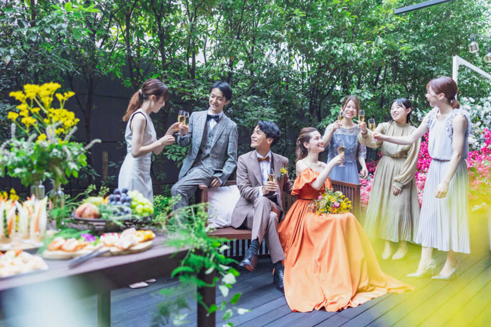 テーブルコーディネート🌷✨ . お花やテーブルクロスの色みで 会場の雰囲気がガラッと 変えられます🌺 お好みに合わせてご提案させていただきます☺️ アヴァンセリアン東京アヴァ嫁 👆プレ花嫁さま・卒花嫁さま ぜひタグ付けして素敵なご投稿おまちしてます💙