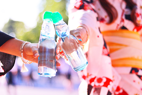 立ち並ぶ屋台 夏祭りのフリー写真素材・無料画像
