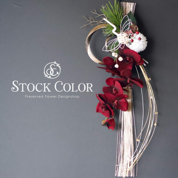 檜の天然かんなくずを利用したリースに水引をアレンジしたお正月飾り。昨年も好評で数量限定で販売中。自然の木の香りが心地よくシンプルでナチュラル感あるお飾りです。 木り絵作家 woodshavingart さんとのオリジナル商品です。woodshavingartかんなくずお正月