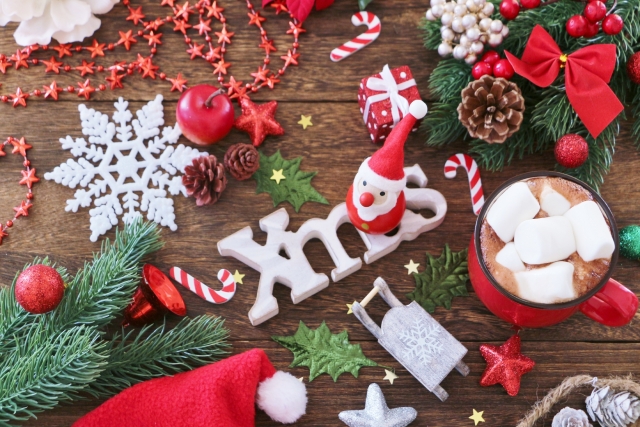 クリスマスカラー 赤・緑・金 の由来と色作りColor Palette「いろらぼ」