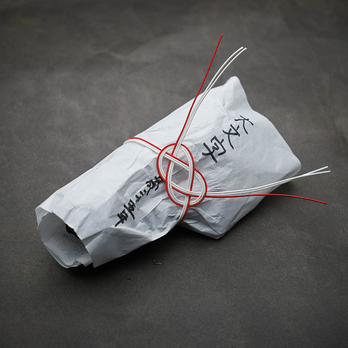 残り炭の注連縄飾り – 京都九条山自然観察日記