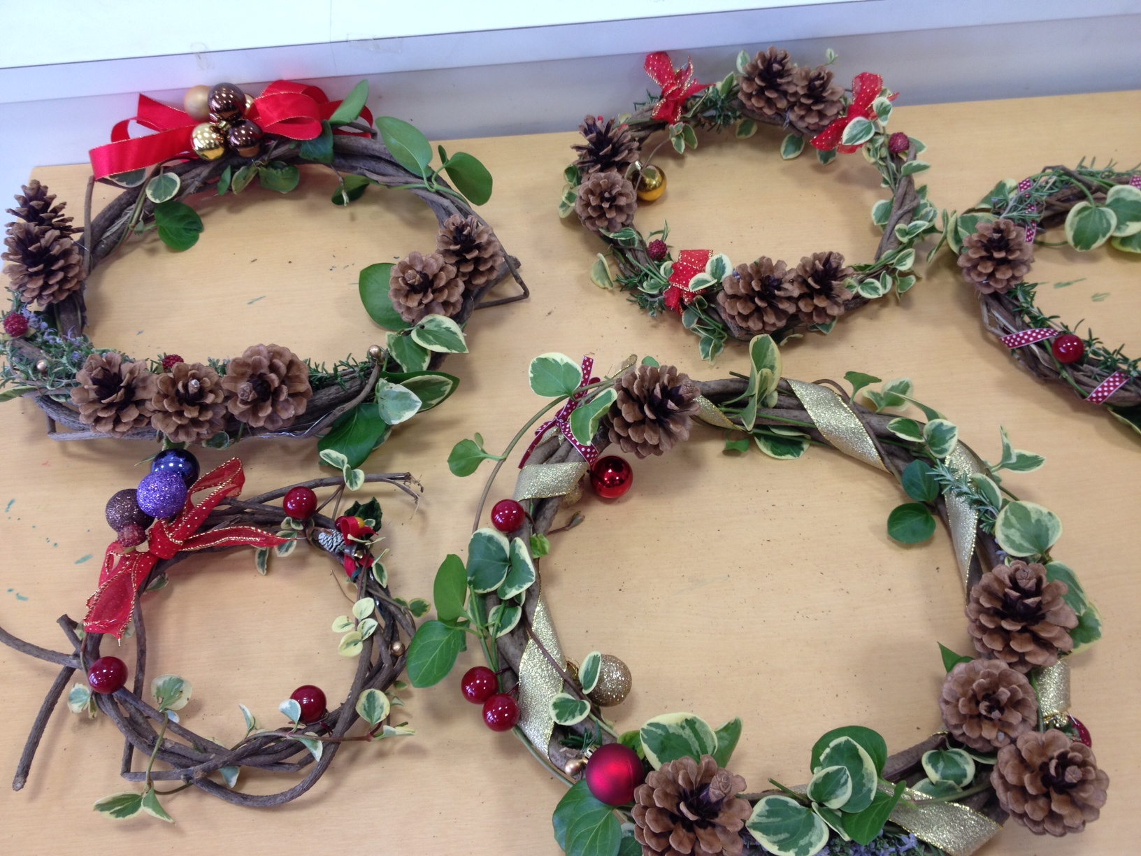 秋特集 ハロウィンリース手作りキットリース15センチ 花材 松ぼっくり 目玉 ジャックオー 接着剤つき 説明書 キット– GRACE HOMEBEAUTY