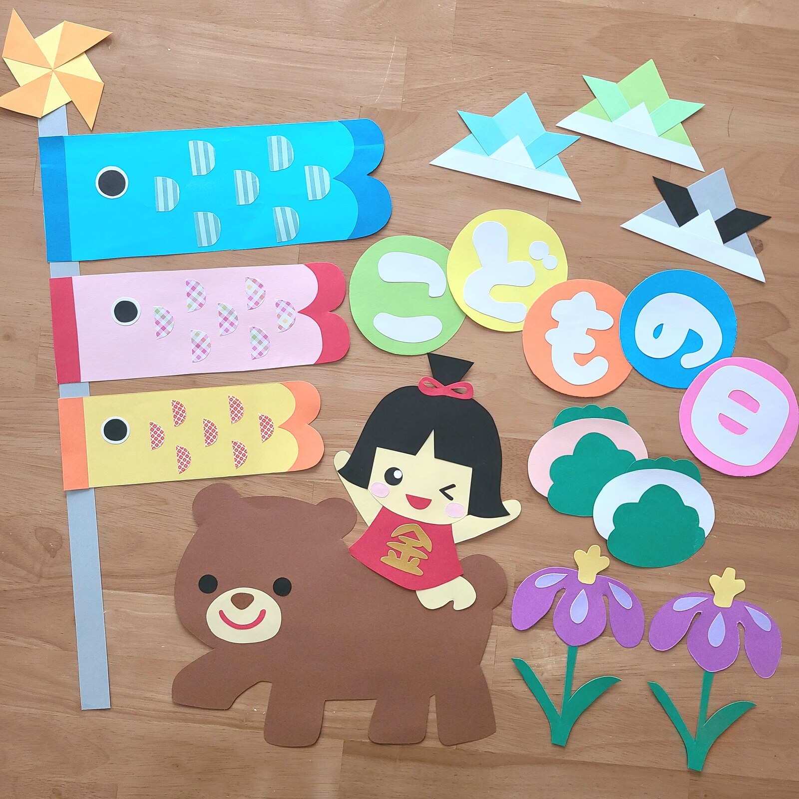 画用紙＆折り紙で簡単工作♪ こいのぼり 大 の壁面飾りを作ってみた！ 無料型紙 子供の日 ５月端午の節句 - YouTube