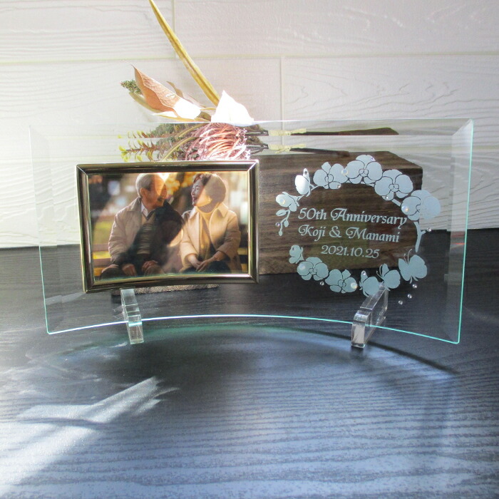 ダイヤモンド婚 記念品 お祝い 贈り物 両親 プレゼント プチギフト 60周年 入籍記念日 贈り物 結婚記念日の新聞 ラミネート 加工 お誕生日新聞ダイアモンド婚式！祝結婚60周年のお祝いに家族の記念写真風の似顔絵 家族や孫からもらって嬉しい手作りのプレゼント 一期