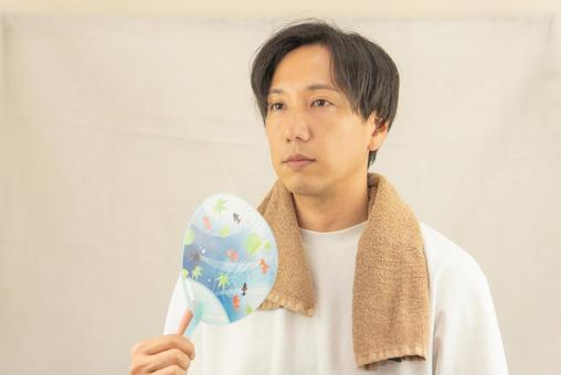 浴衣の所作 NGな扇子の仰ぎ方、手の上げ方、車の乗り方は？着物家・伊藤仁美さん＆スタイリスト・福田麻琴さん ミモレ和装部、「大人の浴衣」案内mi-mollet ミモレ明日の私へ、小さな一歩！ 2 5