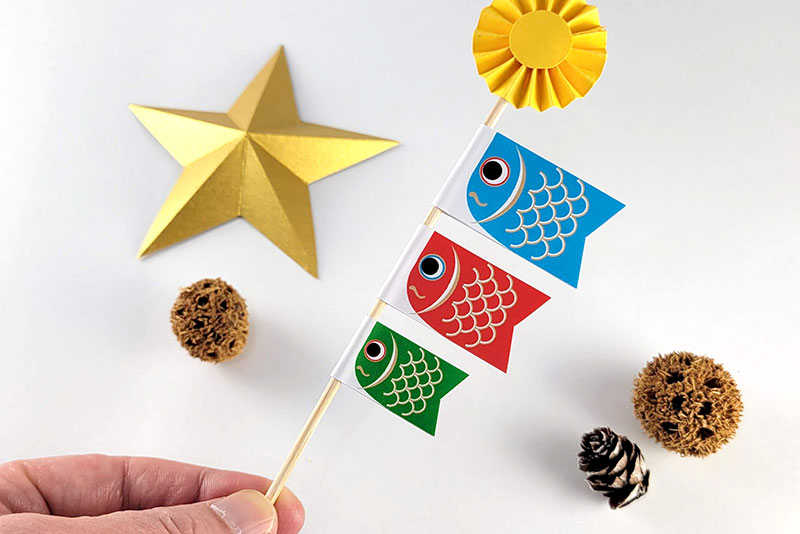 端午の節句を彩った手作りの鯉のぼりたち ＠デイサービス相模大野お客さまとスタッフの夢を叶える場所 スタッフブログお花デザインの鯉のぼり壁飾り 〜花菖蒲と小花〜こどもの日・端午の節句